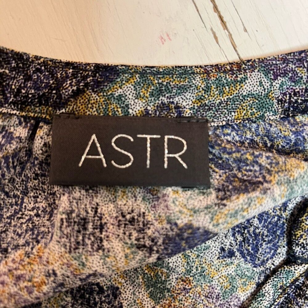 ASTR the Label Blouse Top Size M Multicolor All Day Wear High Low Lightweight - Picture 10 of 13